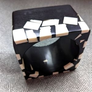Square bangle in black and white, size: 8.24in